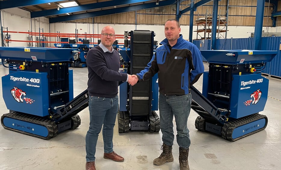 Tigerbite customer shaking hands with Darren French